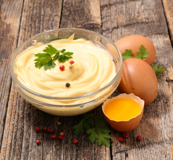 Domácí vaječná majonéza a vejce