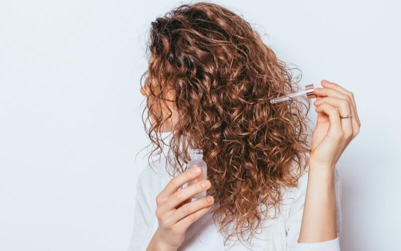 Trendem v péči o vlasy je olejová kosmetika