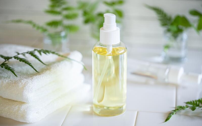Hydrofilní mycí oleje: nový trend v mytí pokožky