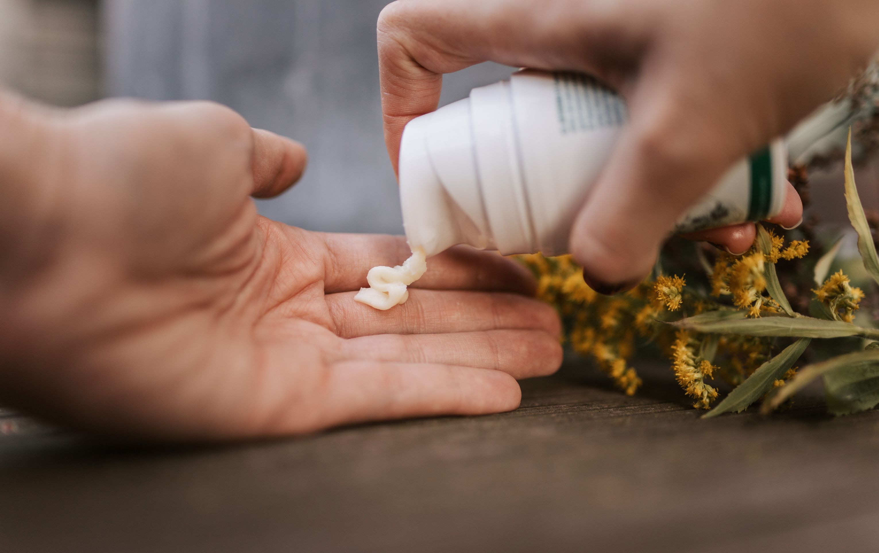 Bubliny, marketing a čistá kůže: Proč méně „chemie“ znamená více zdraví